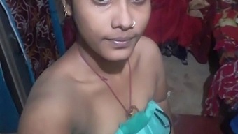 Teen With Big Natural Tits Takes Selfie In Hd