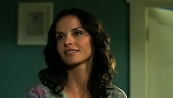 Nagy Természetes Mellekkel Rendelkező Ana Alexander Kémiában S1e07