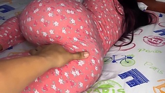 继女的清白被继父的淫荡欲望所侵蚀