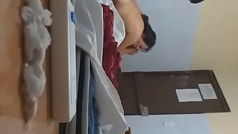 Присъединете Се Към Мен В Гореща Сесия С Приятелско Момиче, Което Обича Тесния Секс И Показва Вагината Си