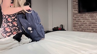 زوجة الأب وابن زوجها يستمتعان بلقاء محرم أثناء الرحلة