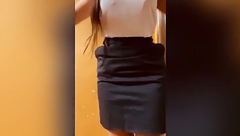 مدرب كلية مغر يسجل فيديو لأحد طلابها الذكور..