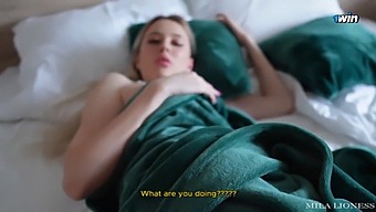 رغبة زوجة الأب الناضجة المحرمة في براعة ابن زوجها الجنسية.